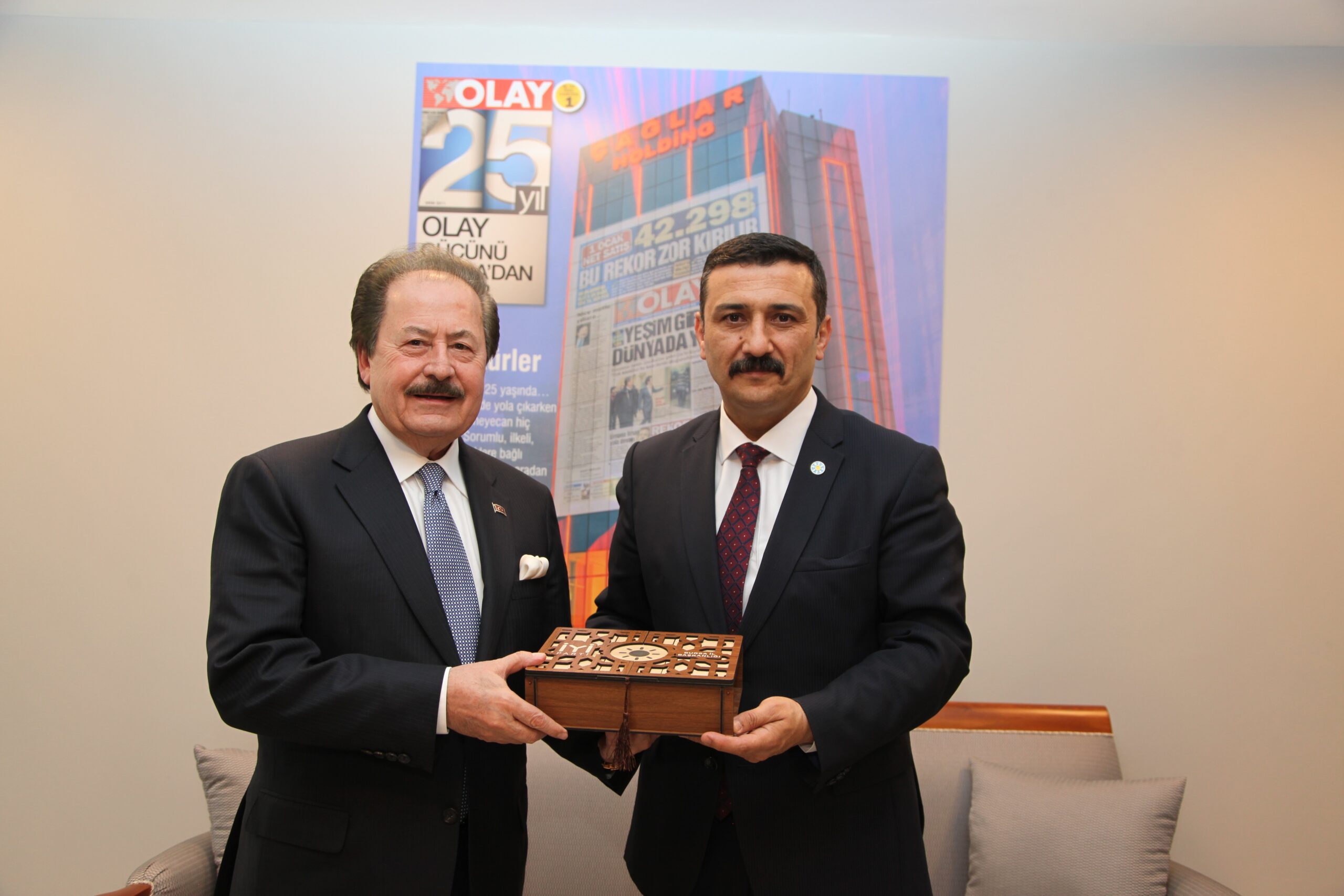 Cavit Çağlar İYİ Parti heyetini ağırladı; ‘Siyaset takım oyunudur’