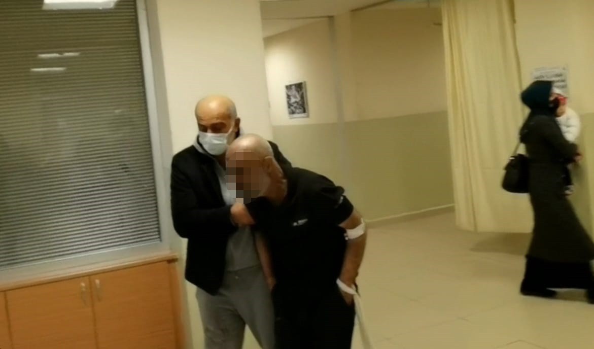 Bursa’da cayır cayır yanan evine odun atan adam şaşırttı Bursa’da cayır cayır yanan evine odun atan adam şaşırttı