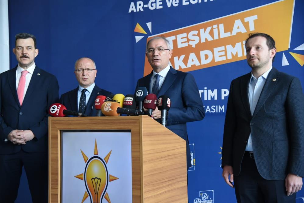 AK Parti’nin eğitim programı başladı! Efkan Ala’dan önemli mesajlar…