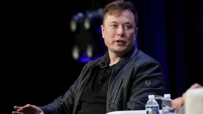 Elon Musk 5 milyar dolarlık Tesla hissesini sattı