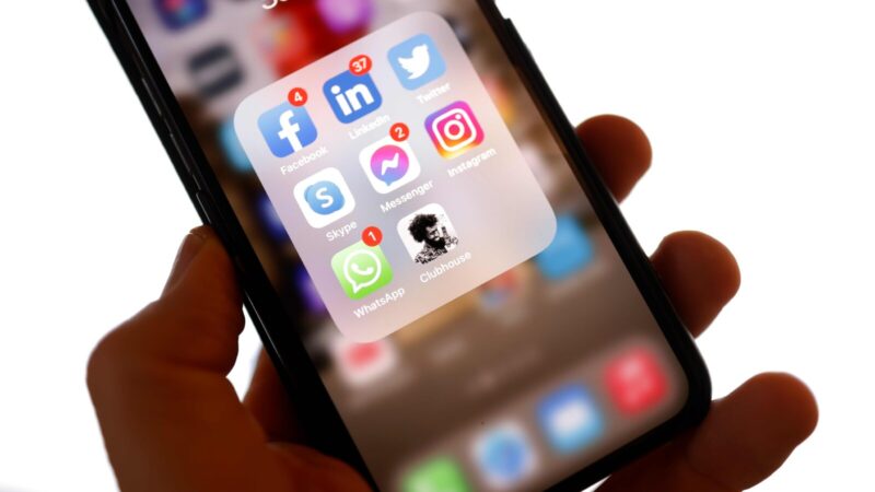 Facebook, kullanıcıların yayınladığı fotoğraf ve videolardaki kişileri otomatik tanıyan yazılımı