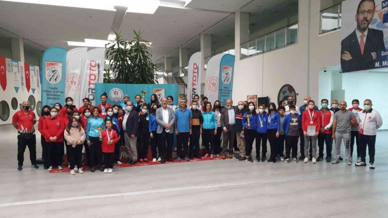 Osmangazi Belediyespor Atıcılık Takımı sporcuları, Havalı Silahlar Cumhuriyet Kupası’nda elde