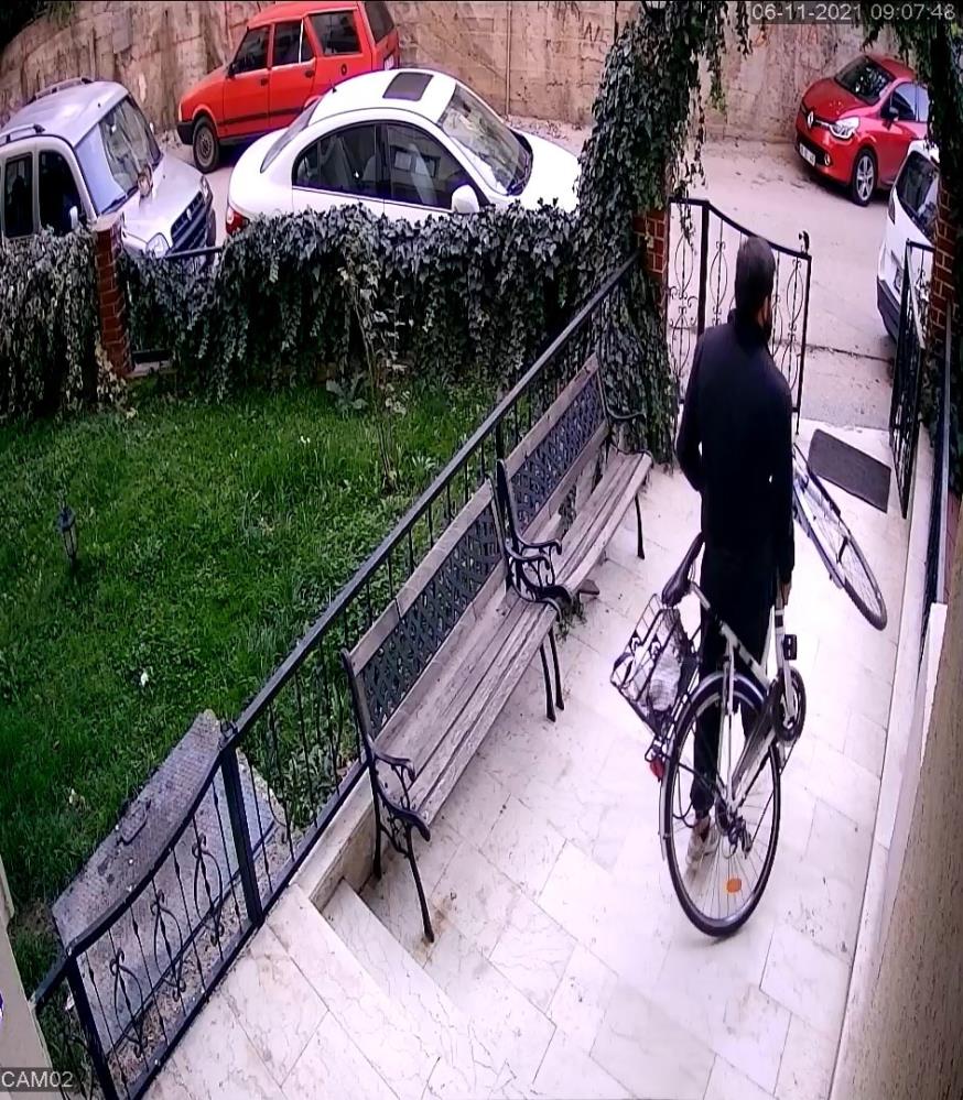 Bursa’da hırsızlar kol geziyor! Böyle çalıp götürdü…