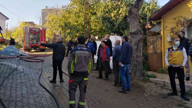 Bursa’da kahreden ölüm! Yangına müdahale ederken… Bursa’nın Orhangazi ilçesinde, yangına müdahale ederken kalp krizi geçiren itfaiye