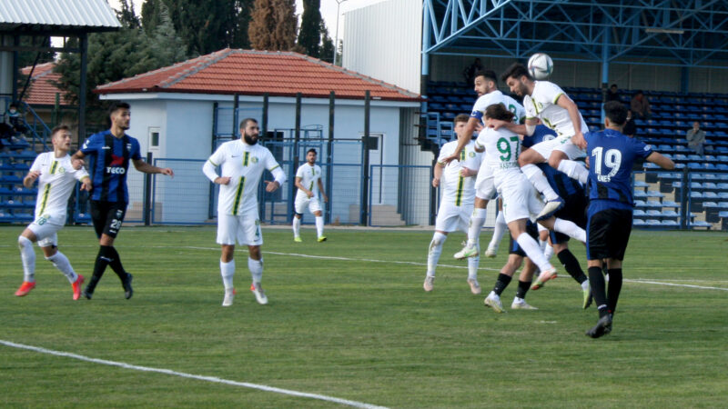 Nazilli Belediyespor'un Ahmet Gökbayrak'la bulduğu gollerine cevap veremeyen mavi siyahlılar,