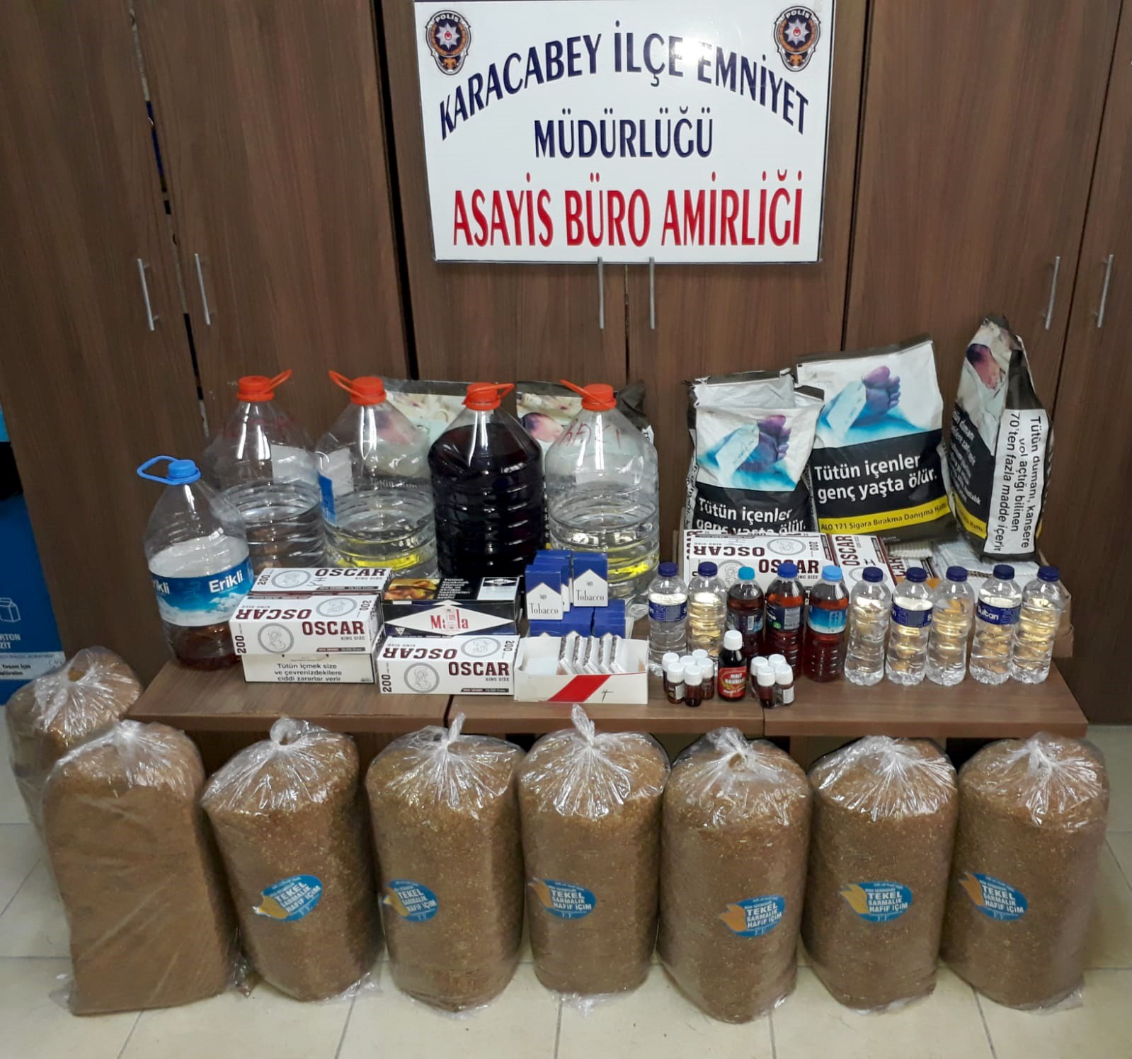 Karacabey’de sahte içki ve kaçak sigara operasyonu: 2 gözaltı Karacabey’de sahte içki ve kaçak sigara operasyonu: 2 gözaltı