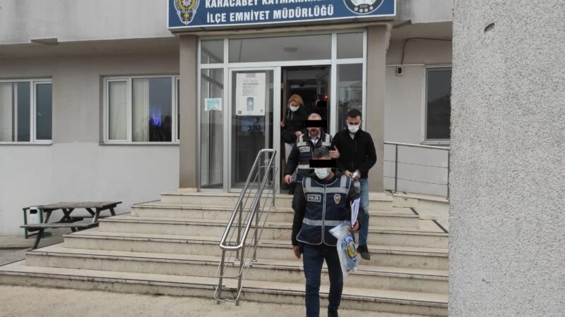 Bursa’da uyuşturucu operasyonu: 2 tutuklama Bursa’nın Karacabey ilçesinde polisin düzenlenen uyuşturucu operasyonunda 2 kişi tutuklandı.