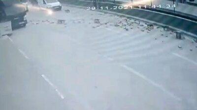 Bursa’da lodos şişeleri yola devirdi