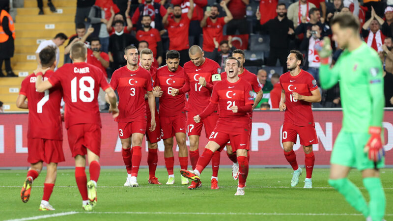 A Milli Takımımız Dünya Kupası Elemeleri'nde Cebelitarık'ı konuk ediyor... Başakşehir