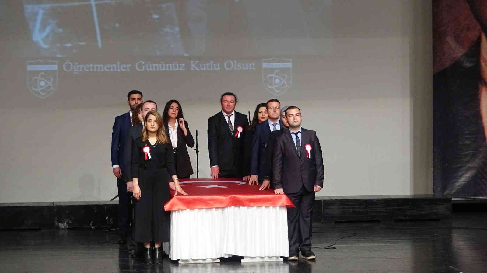 Bursa’da Öğretmenler Gününde genç öğretmenler yemin etti
