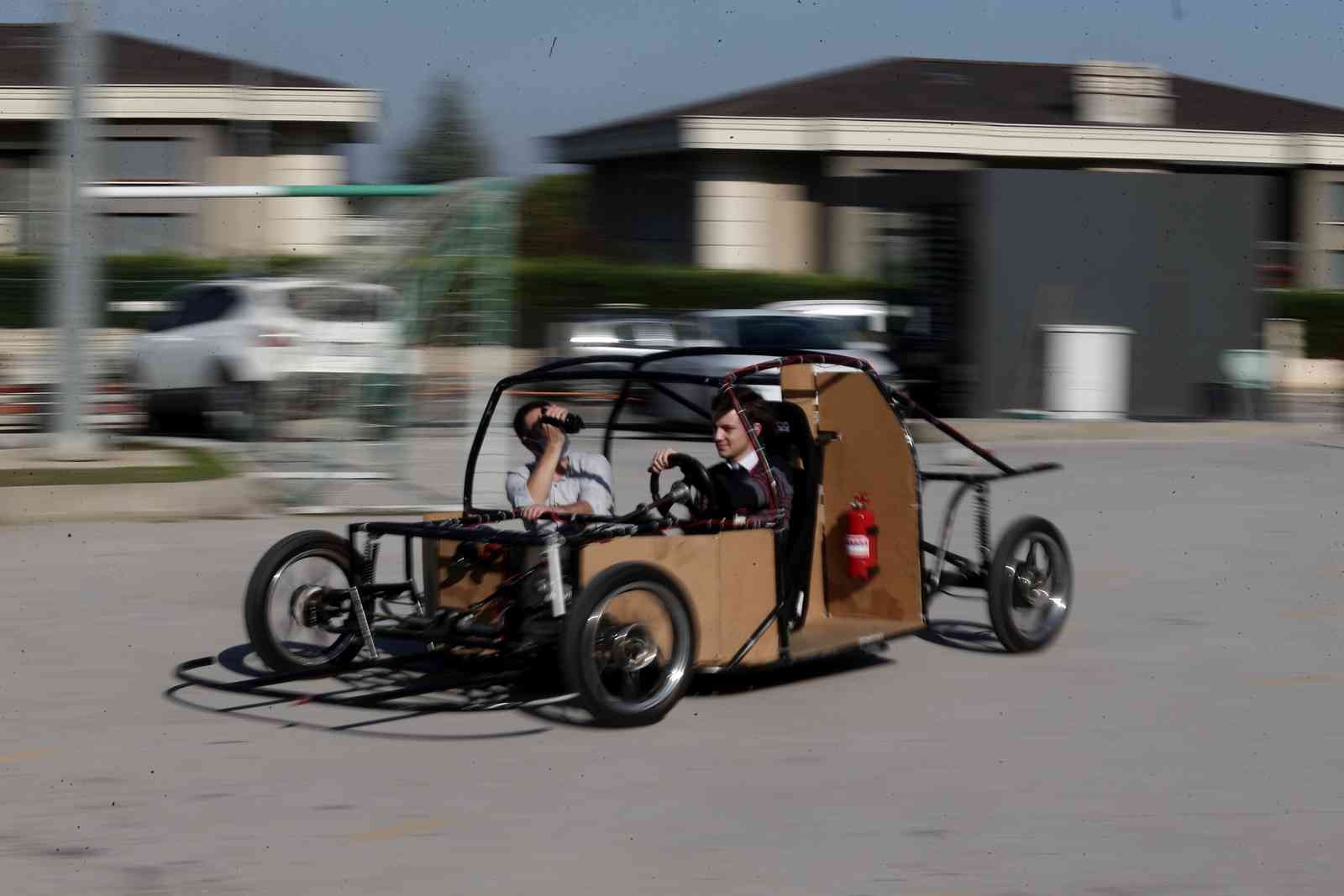 Bursa’da Fen liseli öğrenciler hayali otonom araç üretmek