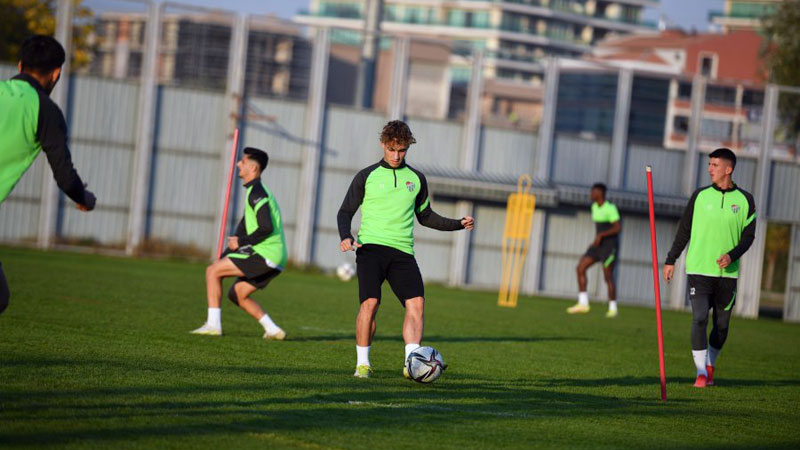 Bursaspor’da Gençlerbirliği maçı hazırlıkları sürüyor Bursaspor’da Gençlerbirliği maçı hazırlıkları sürüyor