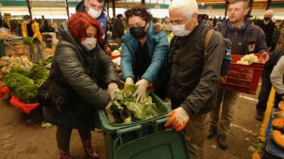 Pazardan topladıkları atıklardan bakın ne yaptılar?