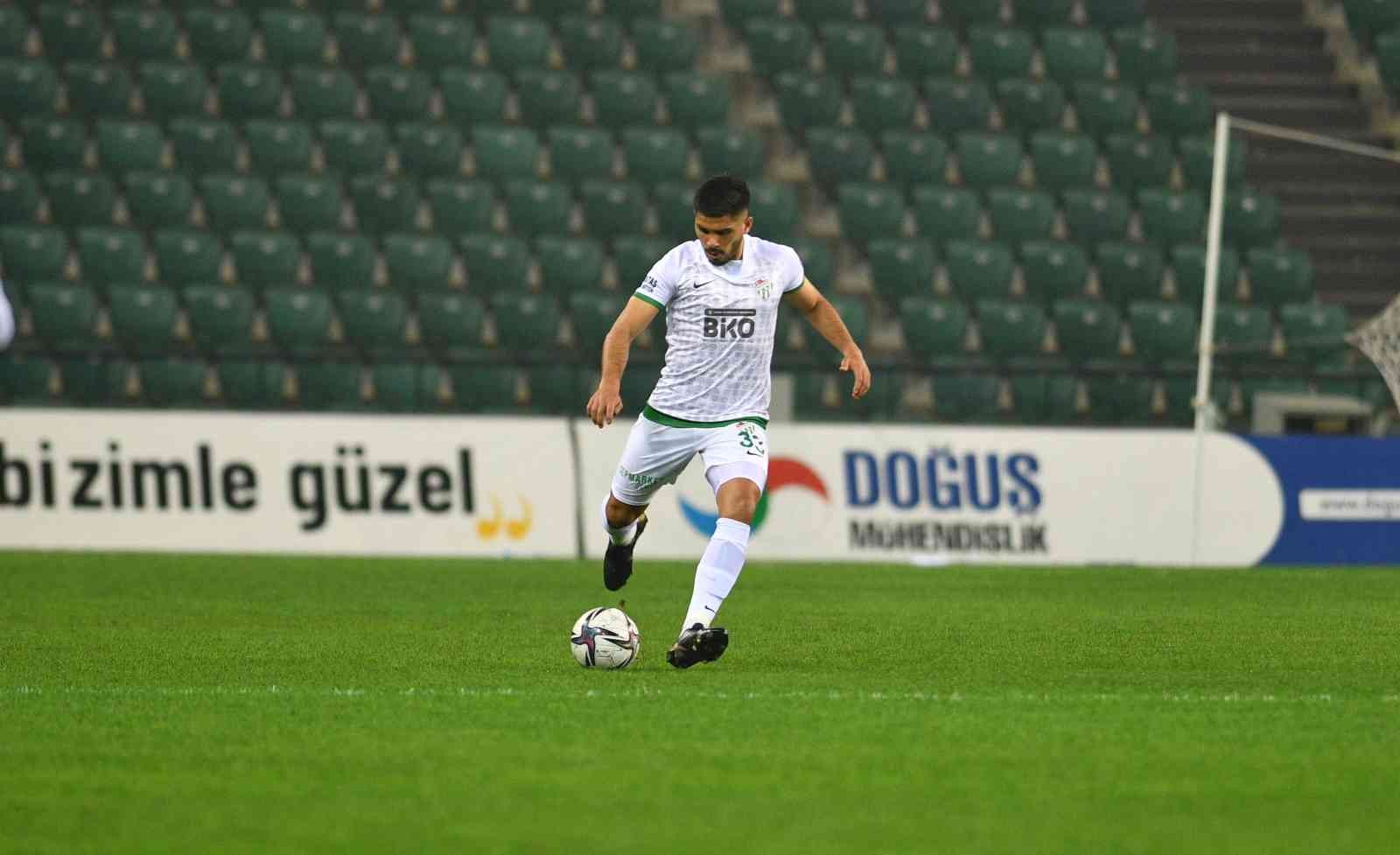 Bursasporlu eski futbolcudan alkışlanacak hareket! Bursasporlu eski futbolcudan alkışlanacak hareket!