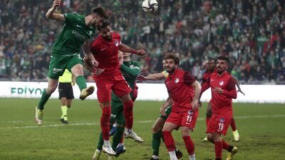 Keçiörengücü’nün hocası kimleri övdü?