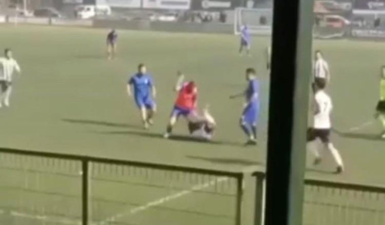 Bursa’da amatör maçta kavga! Hastanelik oldu…