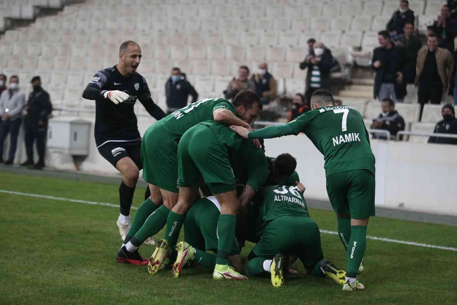 Bursaspor’un dönüm maçı! Başkent’teki kritik mücadele saat kaçta hangi kanalda? Bursaspor’un dönüm maçı! Başkent’teki kritik mücadele saat kaçta hangi kanalda?