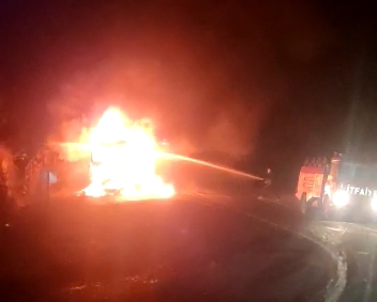 Bursa’da asit yüklü tanker alev aldı! Yollar kapatıldı…