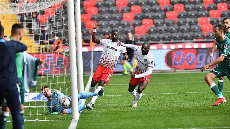 Süper Lig'in 14. haftasında yapılan Gaziantep FK, sahasında İttifak Holding