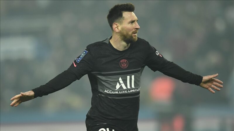 Yılın futbolcusuna verilen "Altın Top" (Ballon d'Or) ödülünü, Paris Saint-Germain'in