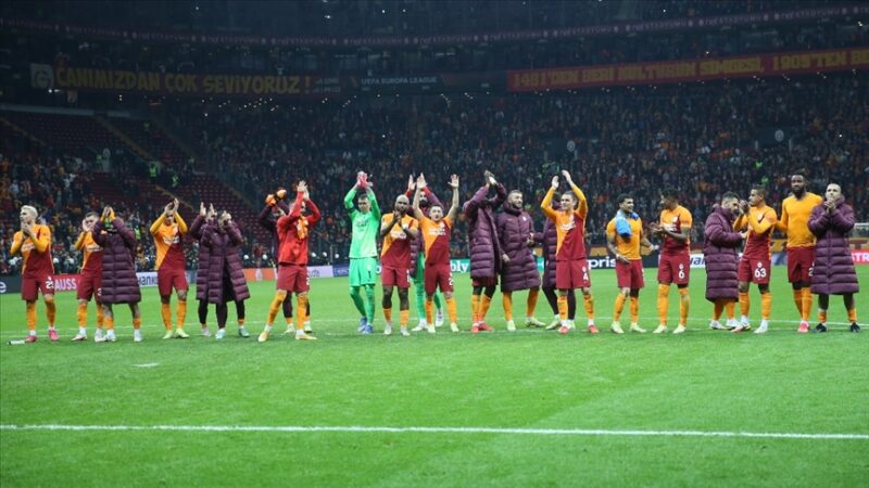 UEFA Avrupa Ligi'nde grupta oynadığı 5 maç sonunda liderlik koltuğunda