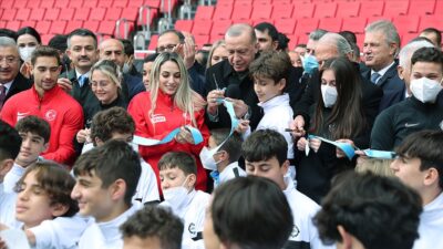 Alsancak Mustafa Denizli Stadı açıldı