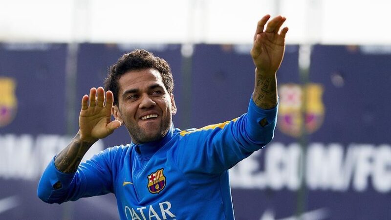 İspanya Birinci Futbol Ligi takımlarından Barcelona, eski futbolcusu Dani Alves'i