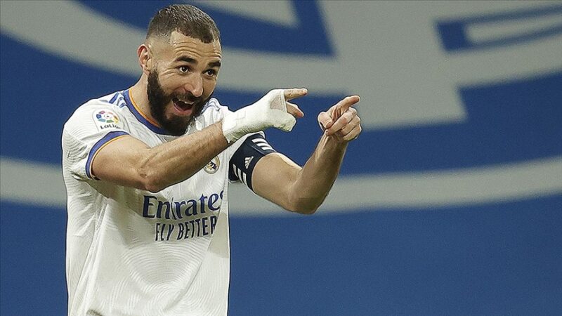 İspanya 1. Futbol Ligi (La Liga) ekiplerinden Real Madrid'de forma