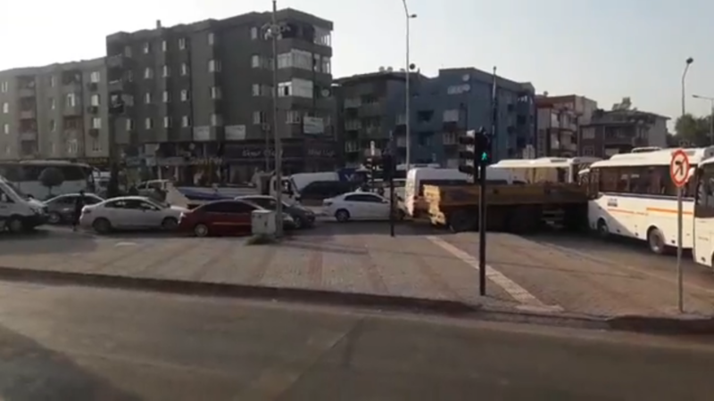Bir kaos da Bursa’nın doğusunda! Önlenemeyen bir karmaşa var… Olay Gazetesi Yazarı Ahmet Emin Yılmaz, bugünkü köşesinde Bursalılar'ın trafikle