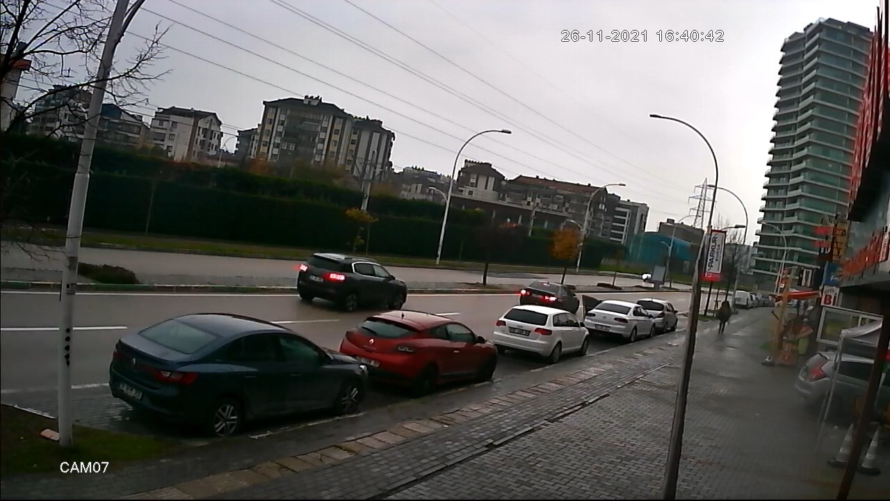 Görüntüler Bursa’dan… Yağmur kazaya neden oldu Görüntüler Bursa’dan… Yağmur kazaya neden oldu