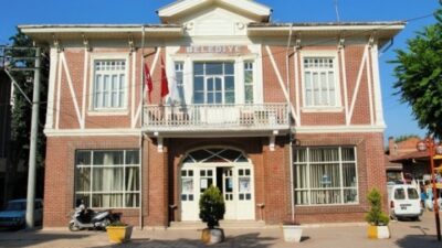 Yenişehir Belediyesi’nden hurda karşılığı bina yıkım işi…