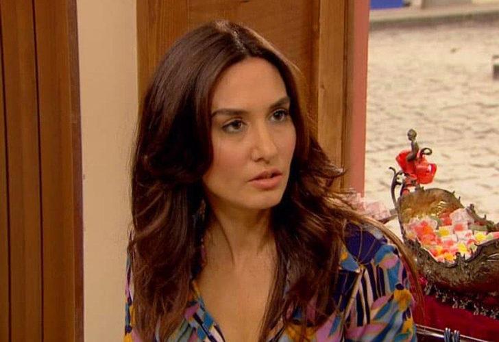 Ünlü oyuncuyu şoke eden olay! Yatak odasında fark etti… Ünlü oyuncuyu şoke eden olay! Yatak odasında fark etti…