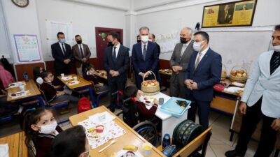 Yerli Malı Haftası’nda öğrencilere İnegöl’ün yerli ürünleri ikram edildi