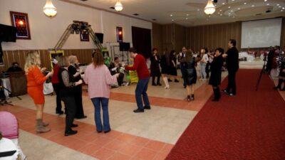 İnegöl’de sokak hayvanları için sıra gecesi düzenlendi