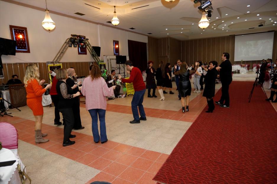 İnegöl’de sokak hayvanları için sıra gecesi düzenlendi