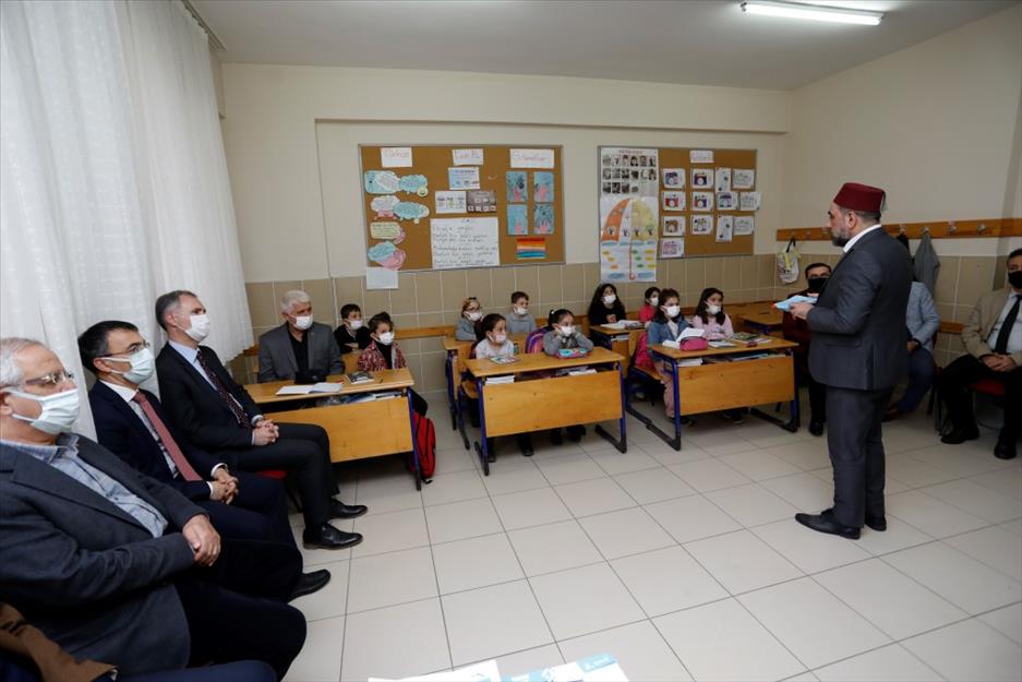 İnegöl’de çocuklar Türk büyüklerinin hikayeleri ile büyüyor İnegöl’de çocuklar Türk büyüklerinin hikayeleri ile büyüyor