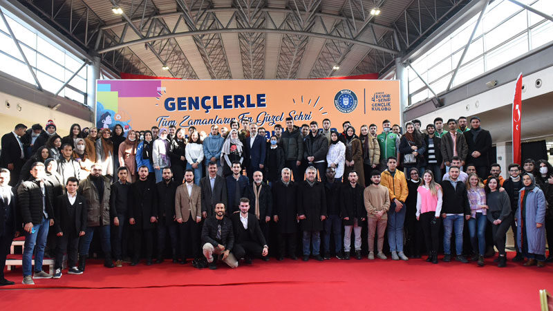 İki üniversitede yaklaşık 82 bin öğrencinin eğitim gördüğü Bursa'da, gençleri