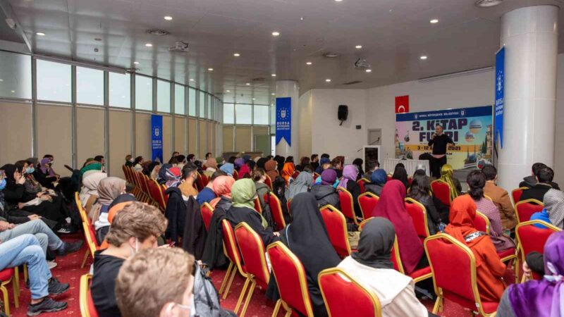 350 bin okur kitapla buluştu Bursa Büyükşehir Belediyesi tarafından bu yıl ikincisi düzenlenen kitap fuarı,