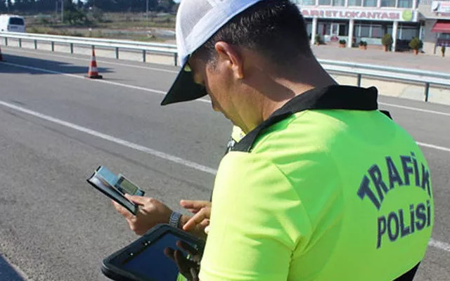 Trafikte bunu yapan yandı!