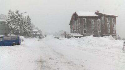 Uludağ’da kar kalınlığı artıyor! Zincirsiz araç geçişine izin yok