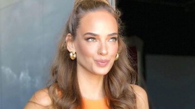 Yırtmaçlı elbisesiyle kamera karşısına geçti…