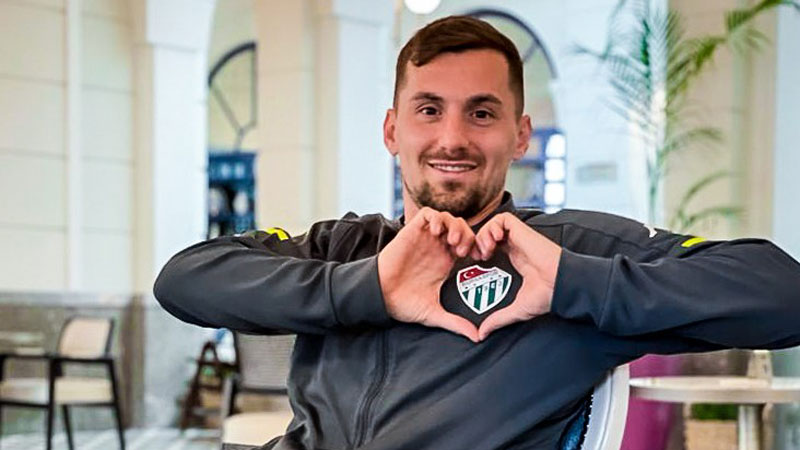 Burak Altıparmak’tan camiaya mesaj Burak Altıparmak’tan camiaya mesaj