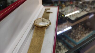 Bursa’da 100 yıllık altın saat! Servet değerinde satışta