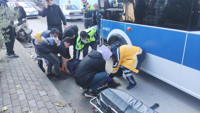 Yer: Bursa… Motosikletli gençler ölümden döndü Bursa'da, motosiklet ile minibüs çarpıştı. Kazada motosiklette bulunan 2 genç