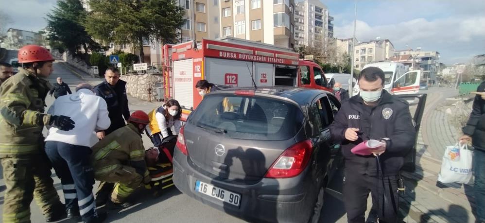 Bursa’da kavşakta kaza: Yaralılar var