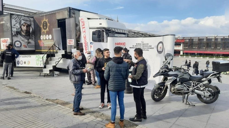 Bursa’da ‘Narko TIR’ etkinliğiyle vatandaşlar bilinçlendirildi
