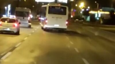 Bursa’da yan yan giden otobüs görenleri şaşkına çevirdi