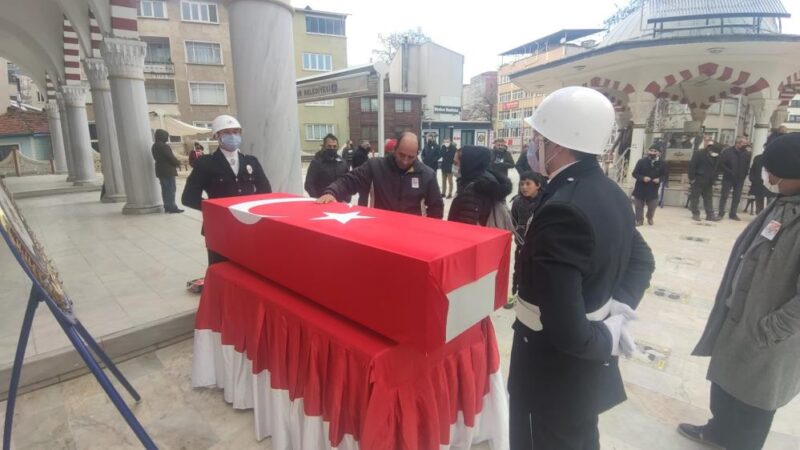 Kalbine yenilen Bursalı polise son görev Görev yaptığı Van’da geçirdiği kalp krizi sonucu hayatını kaybeden Murat