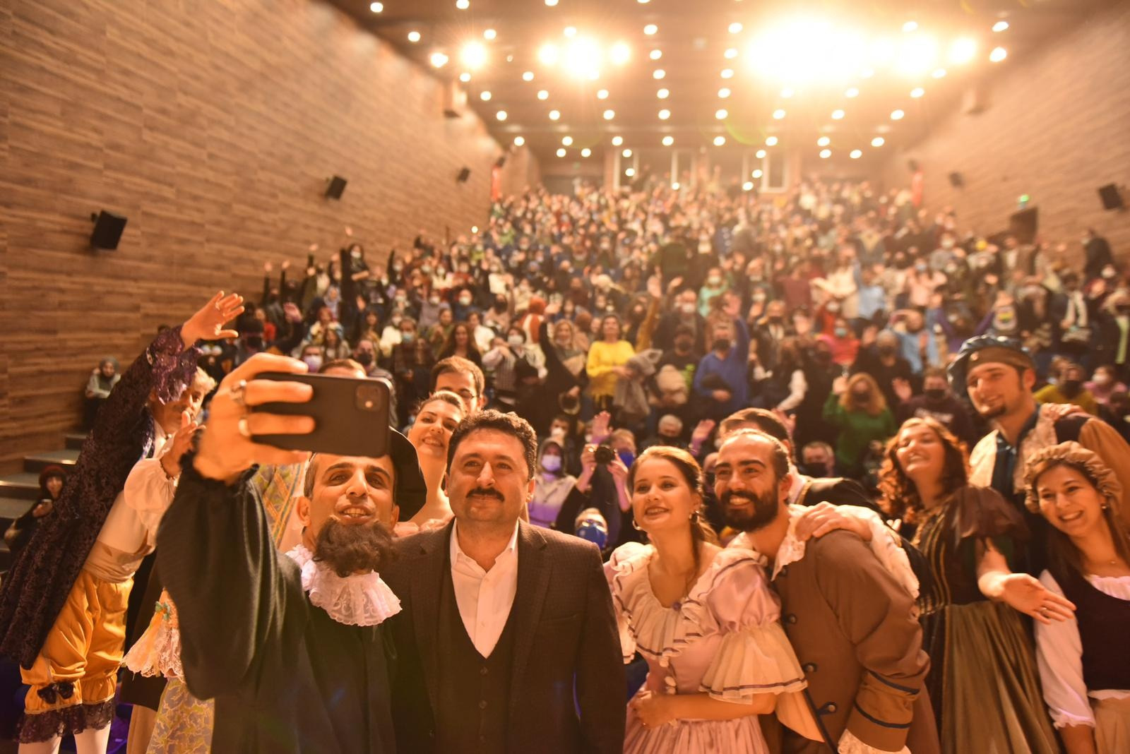 İnegöl Belediye Tiyatrosu Balıkesir’de sahne aldı