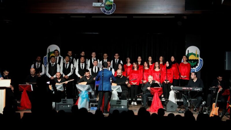 Gençlik Korosu ve Ayfer Vardar, kulakların pasını sildi İnegöl Belediyesi, Aralık ayı kültür sanat etkinlikleri kapsamında Türk Halk